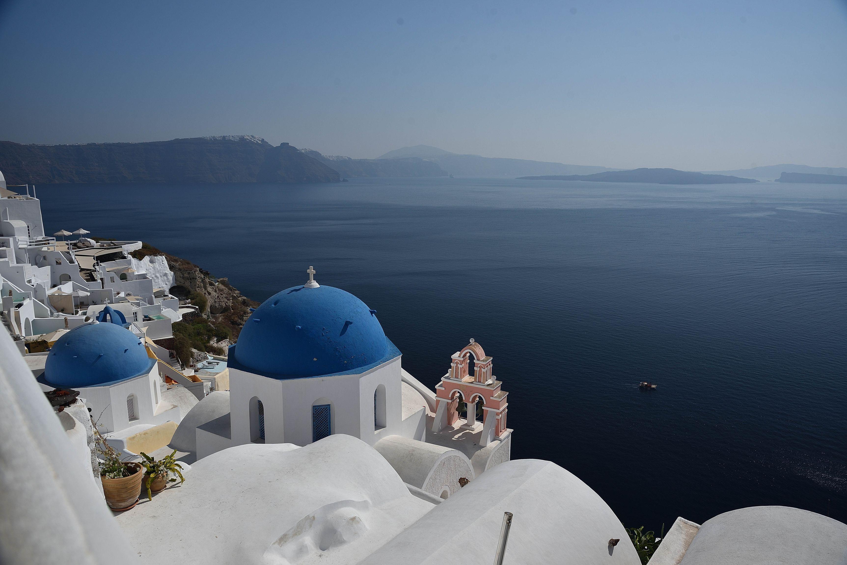 Românii, adio concedii în Grecia? Guvernul vrea să primească, începând din iulie, turişti doar din anumite țări