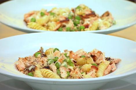 Fusilli cu somon și mazăre. Rețetă simplă și gustoasă de paste