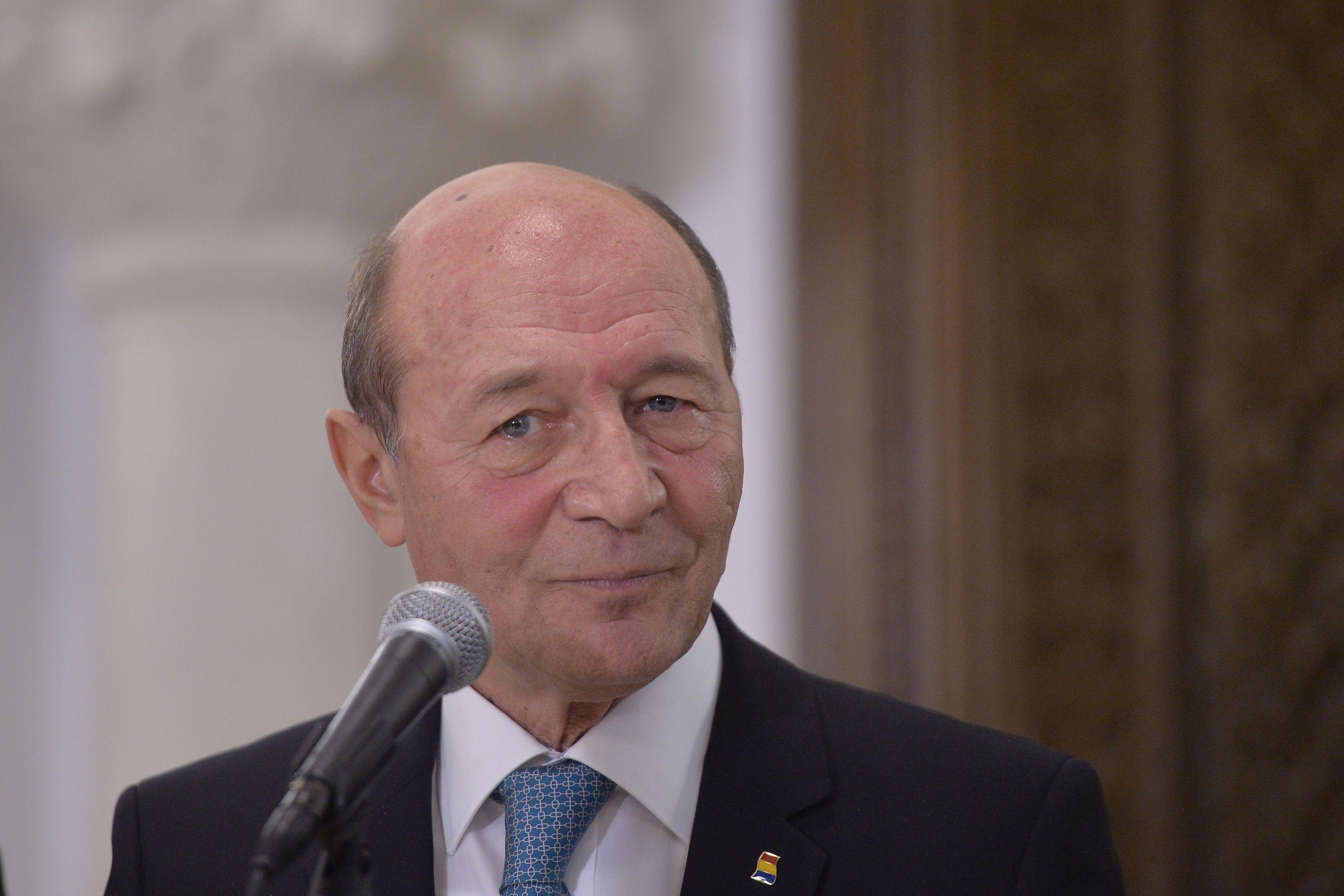 Traian Băsescu a fost externat. Cum se simte fostul președinte al României și ce a transmis soția acestuia