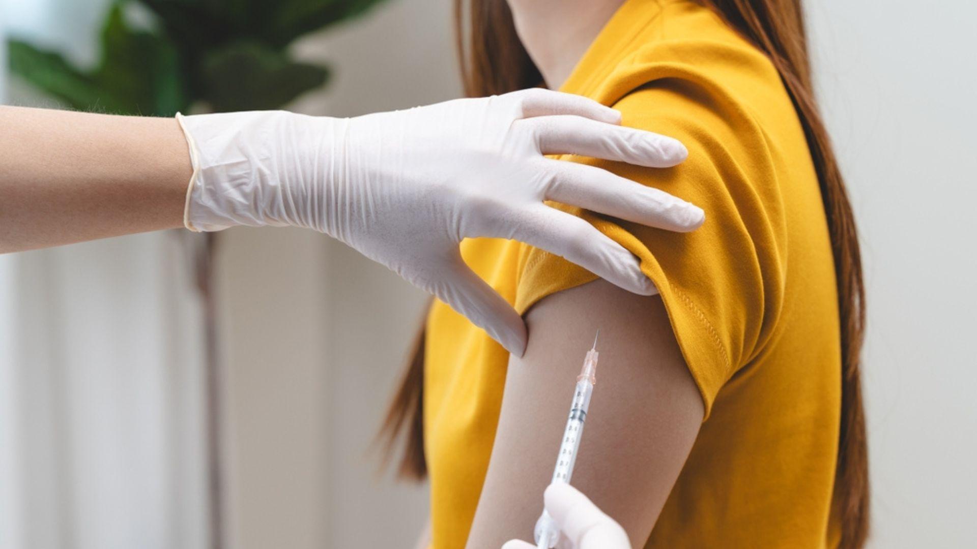 Vaccinurile pe care să le faci dacă pleci în vacanță. Pentru ce să te imunizezi, în funcție de zona în care călătorești