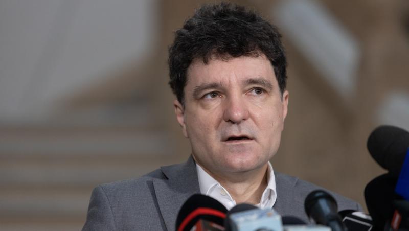 Nicușor Dan și-a arătat diploma de Bacalaureat, după apariția unui fals pe internet. Ce note a luat la examene