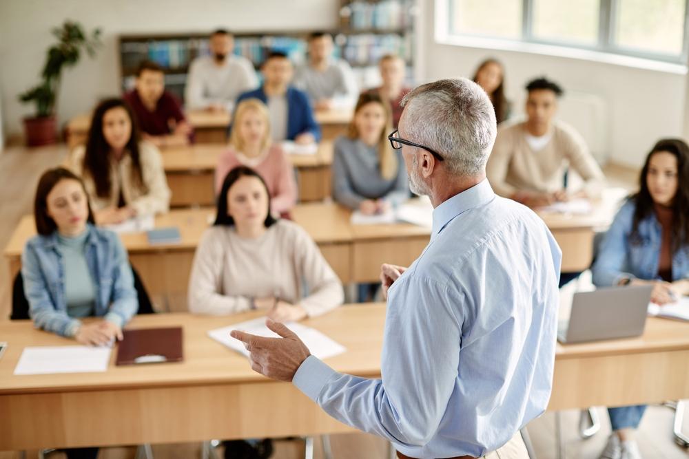Proiect de lege care vizează cadrele didactice, trecut de Camera Deputaților.Ce i-ar aștepta pe profesori:„Examen de titularizare”