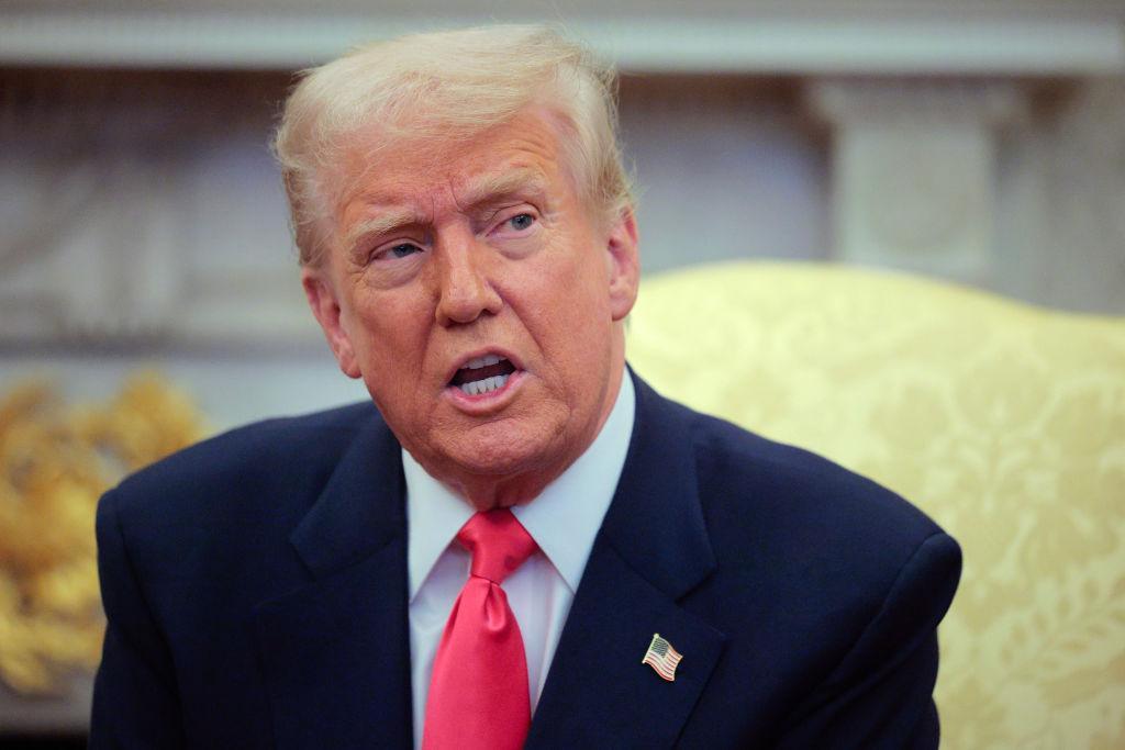 Donald Trump interzice intrarea în SUA a cetățenilor din 12 țări. Despre cine e vorba și de ce face acest lucru